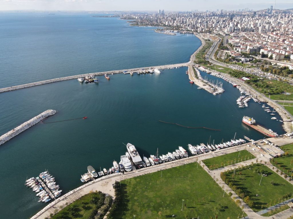 Aerial shot of a marina with yachts in Istanbul, Turkey, showcasing the skyline and sea. — What makes you Play Online Casino